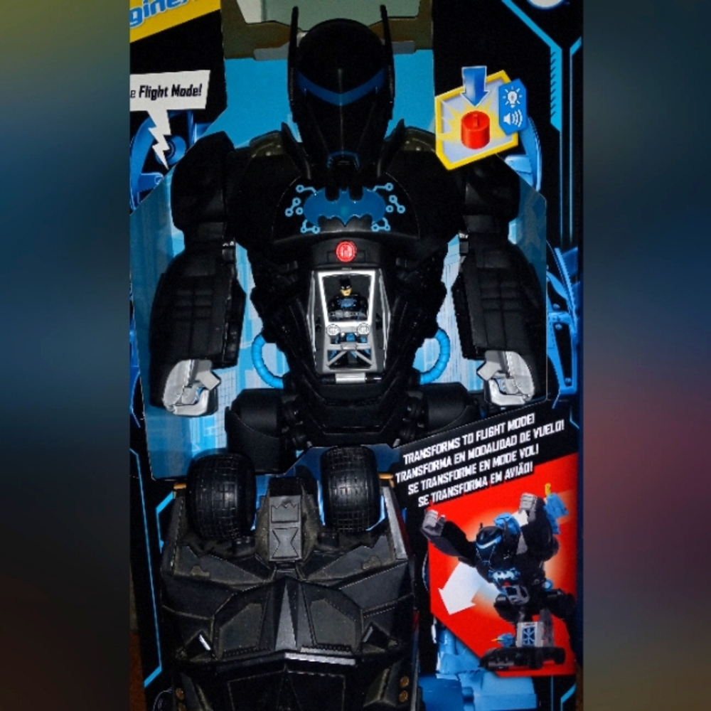 BATMAN GIANT TRANSFORMING ROBOT SHOOTING TALKING ACTION NEW